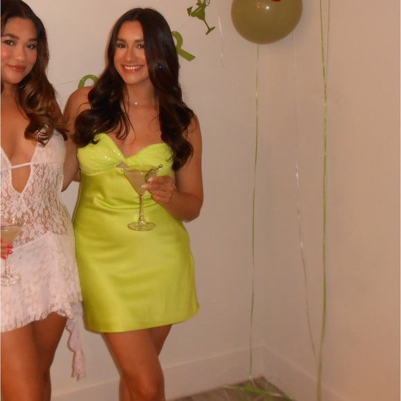 Revolve - Picture 3 of 4